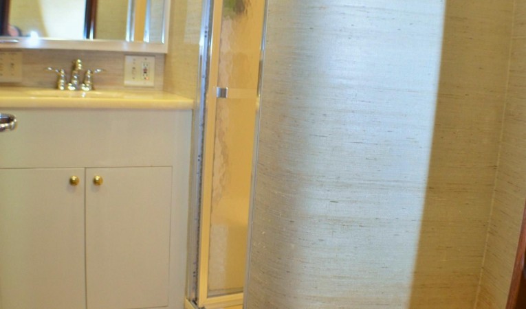 65 Hatteras Port Cabin Head