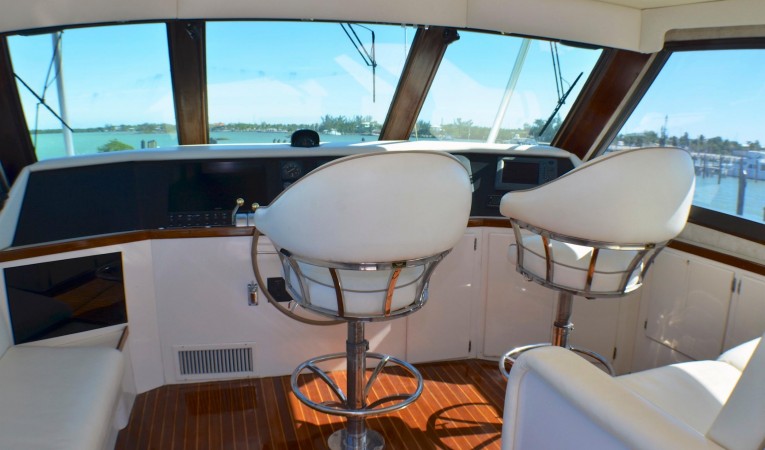 65 Hatteras Enclosed Flybridge