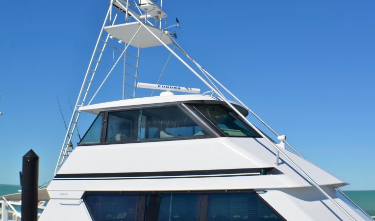 65 Hatteras Enclosed Bridge