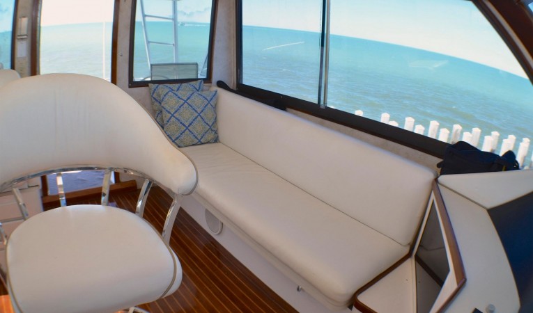 65 Hatteras Enclosed Flybridge