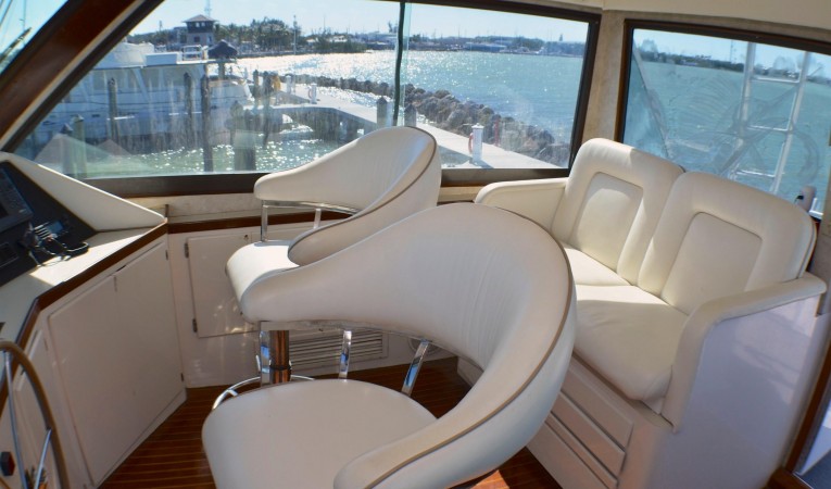 65 Hatteras Enclosed Flybridge