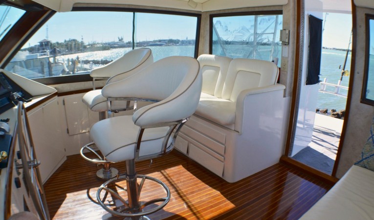 65 Hatteras Enclosed Flybridge
