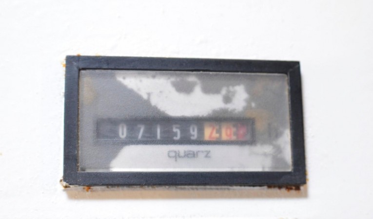 65 Hatteras Engine Hours