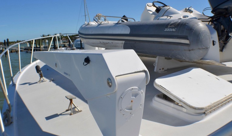 65 Hatteras MarQuip Davit