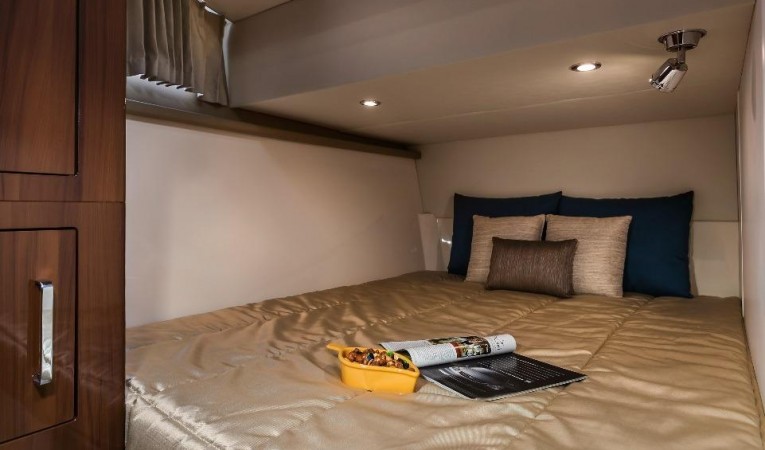 37 Carver Guest stateroom