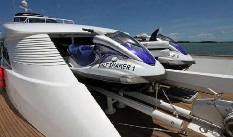 125 Royal Huisman Bow with twin waverunners.
