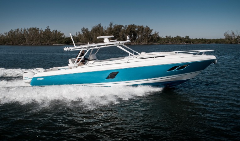 40 Intrepid Stbd Profile