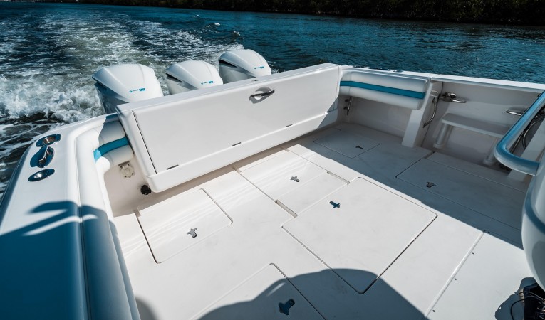 40 Intrepid Cockpit Seating Up