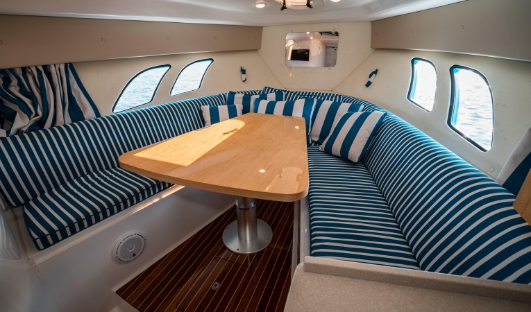 40 Intrepid Dinette Up