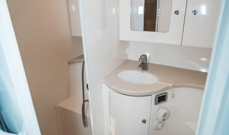 40 Intrepid Head w/ Enclosed Shower to Port