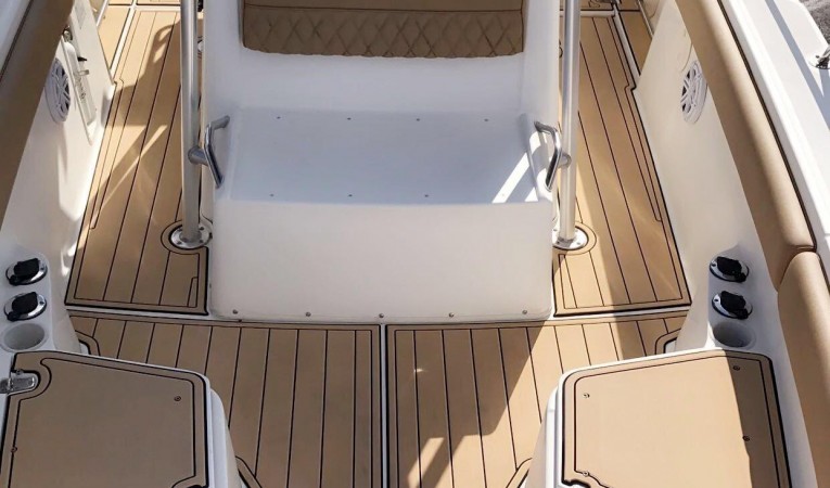26 Boston Whaler 