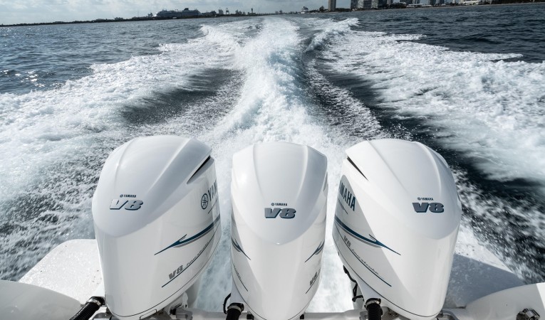 41 Intrepid Triple Yamaha 350s