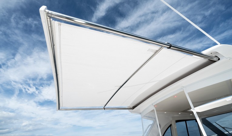 41 Intrepid Electric Sunshade