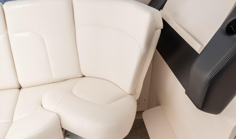 41 Intrepid Electric Seat Aft