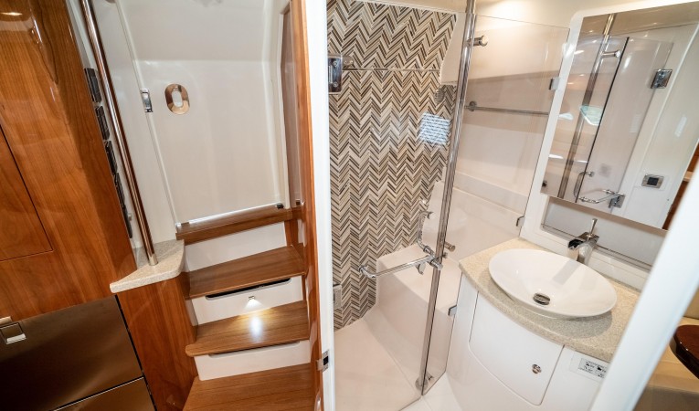 41 Intrepid Head to Port