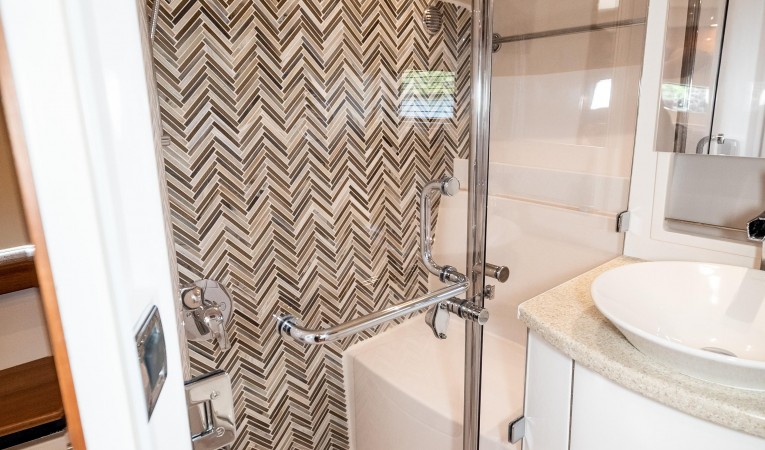 41 Intrepid Separate Enclosed Shower