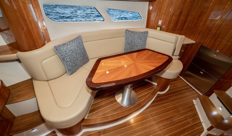 41 Intrepid Dinette to Stbd Converts to Berth