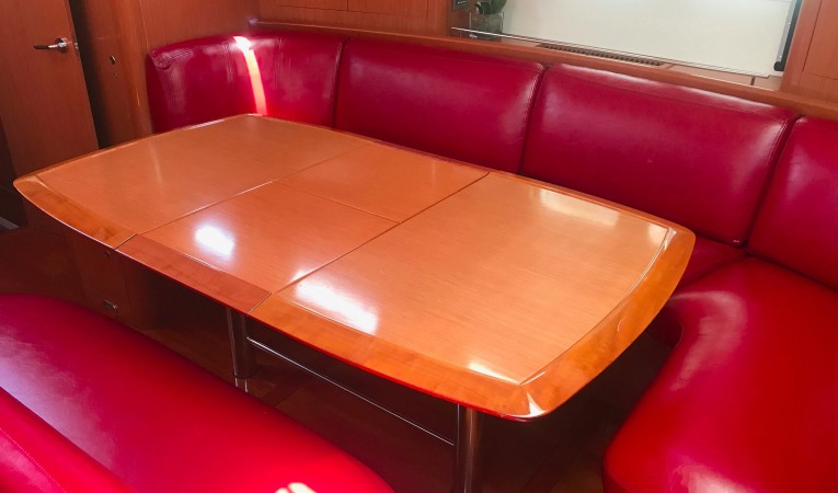 52 Beneteau Full Dinette Table