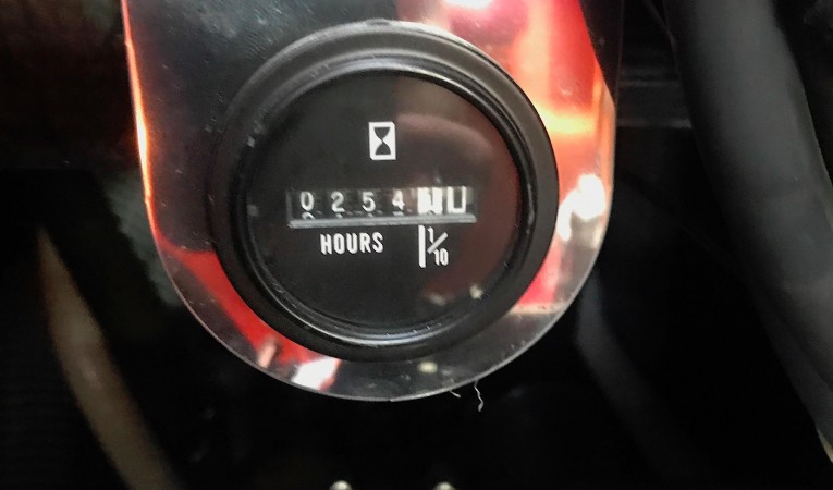 52 Beneteau Engine Hours