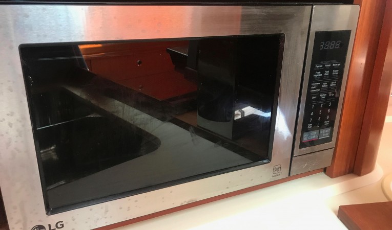 52 Beneteau LG Microwave