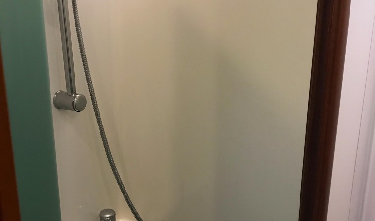 52 Beneteau Forward Separate Shower