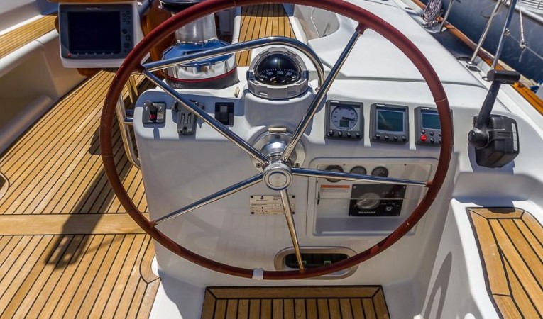 52 Beneteau Stbd Helm Detail