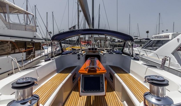 52 Beneteau Spacious Cockpit