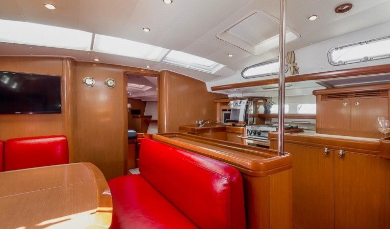 52 Beneteau Lots of Natural Light
