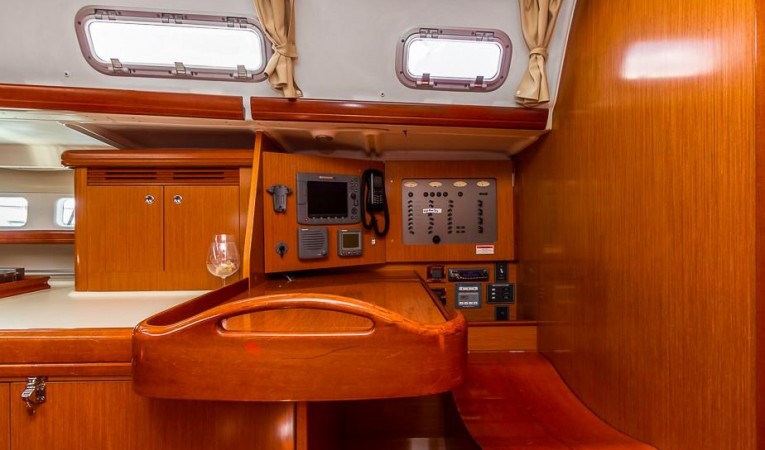 52 Beneteau Nav Station