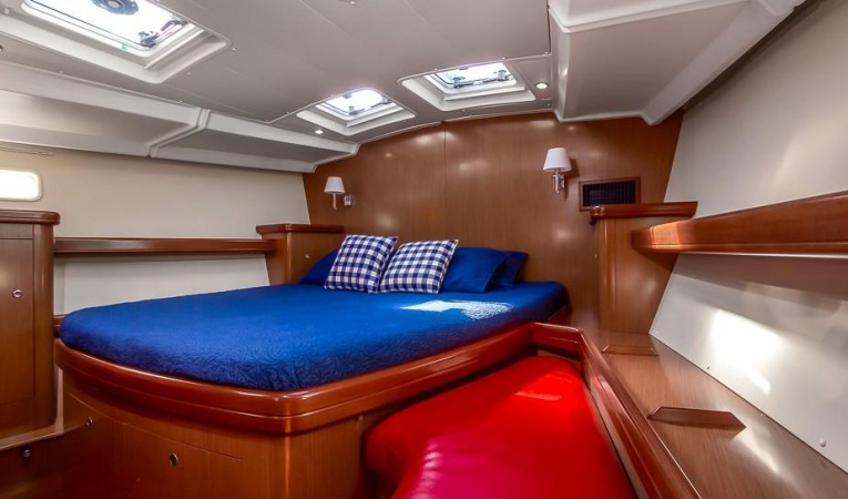 52 Beneteau Forward Master Stateroom