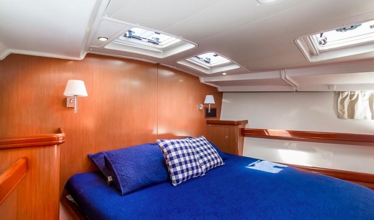 52 Beneteau Large Bed