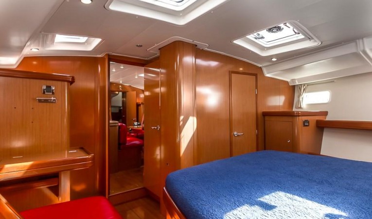 52 Beneteau Lot of Storage