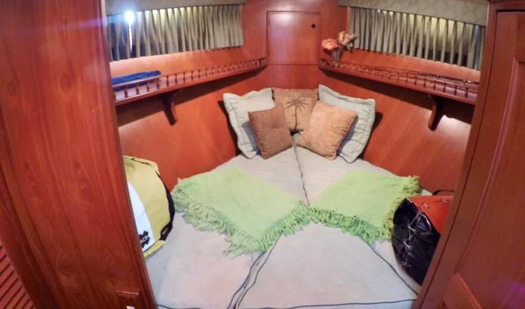 44 DeFever Forward Stateroom