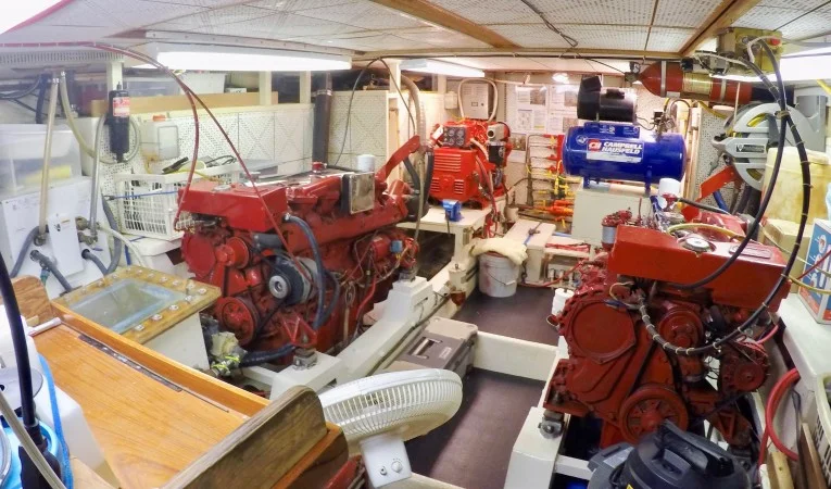44 DeFever Engineroom