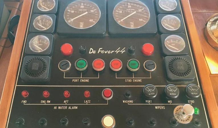 44 DeFever Lower Helm Panel