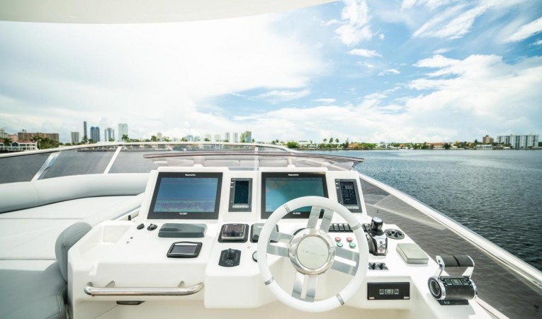 70 Azimut 2014 Azimut 70 Flybridge