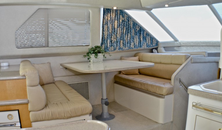 55 Sea Ray Dinette