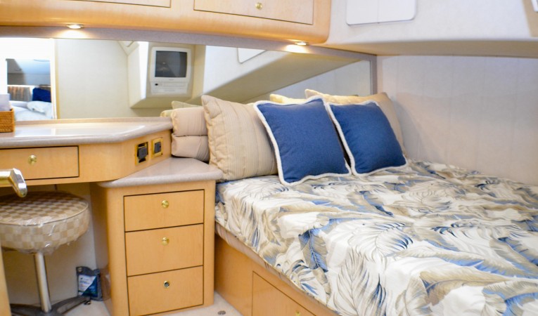 55 Sea Ray Starboard Cabin