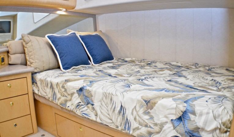 55 Sea Ray Starboard Cabin