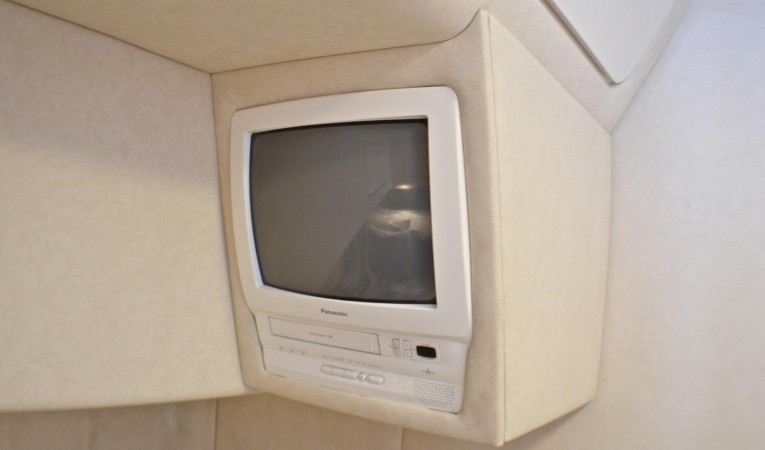 55 Sea Ray Starboard Cabin