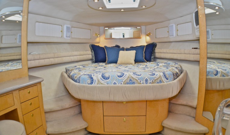 55 Sea Ray Owner's Cabin