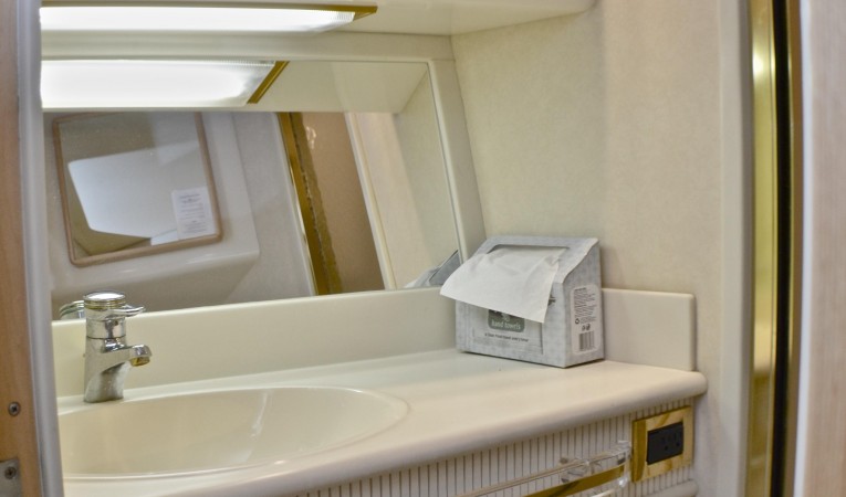 55 Sea Ray Owner's Head