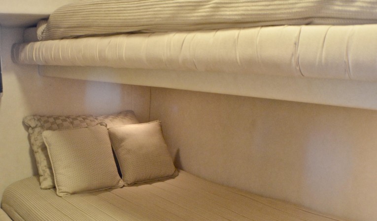 55 Sea Ray Port Cabin