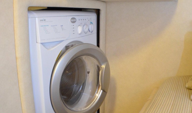 55 Sea Ray Port Cabin