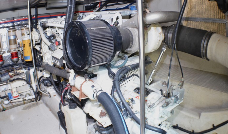55 Sea Ray Engine Room