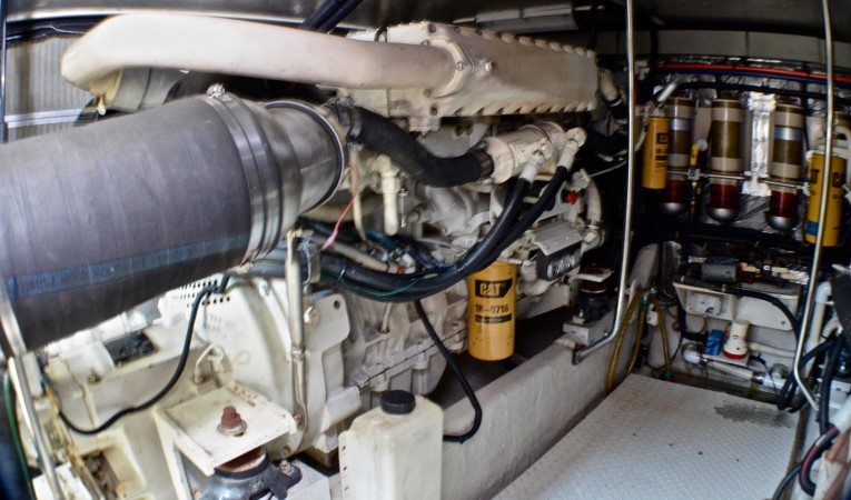 55 Sea Ray Engine Room