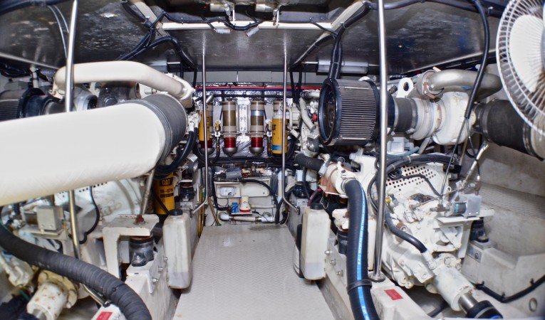 55 Sea Ray Engine Room