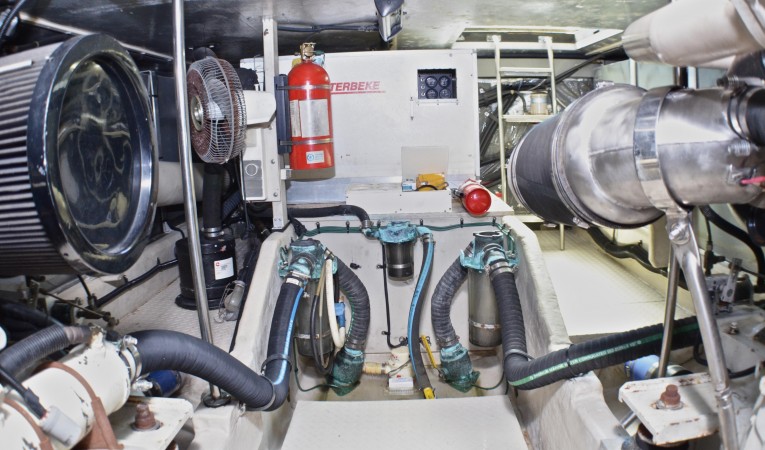 55 Sea Ray Engine Room