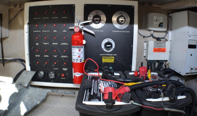 55 Sea Ray Equipment room