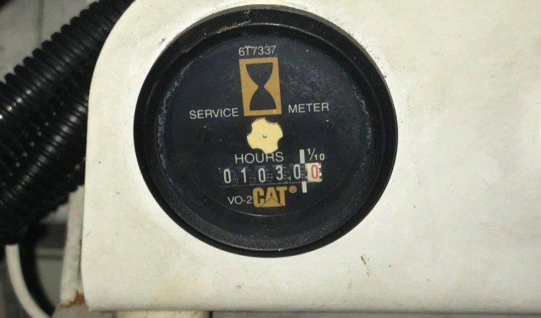 55 Sea Ray Port Engine Hours (1030)